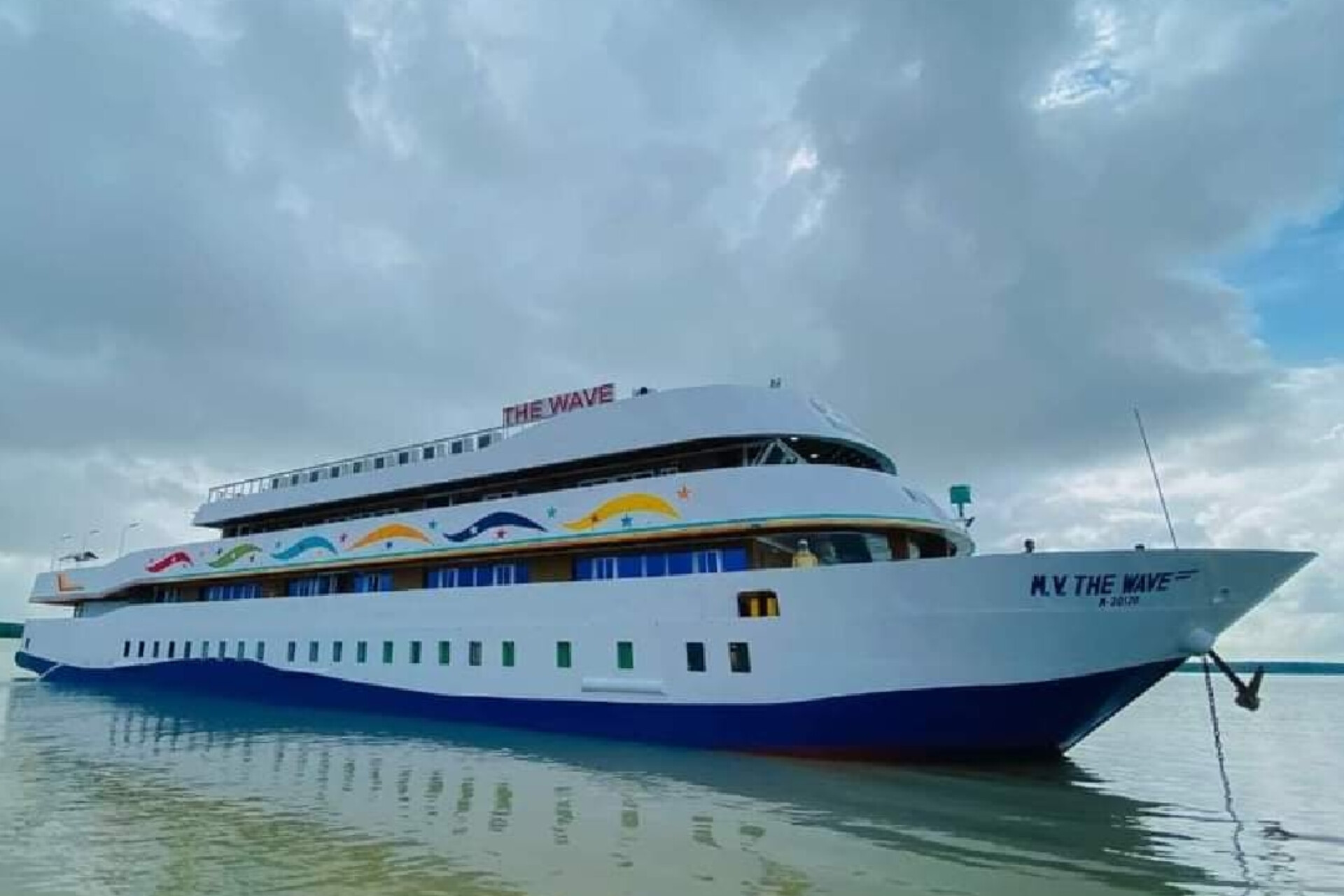 Sundarban tour Wave Luxury Cruise Ship