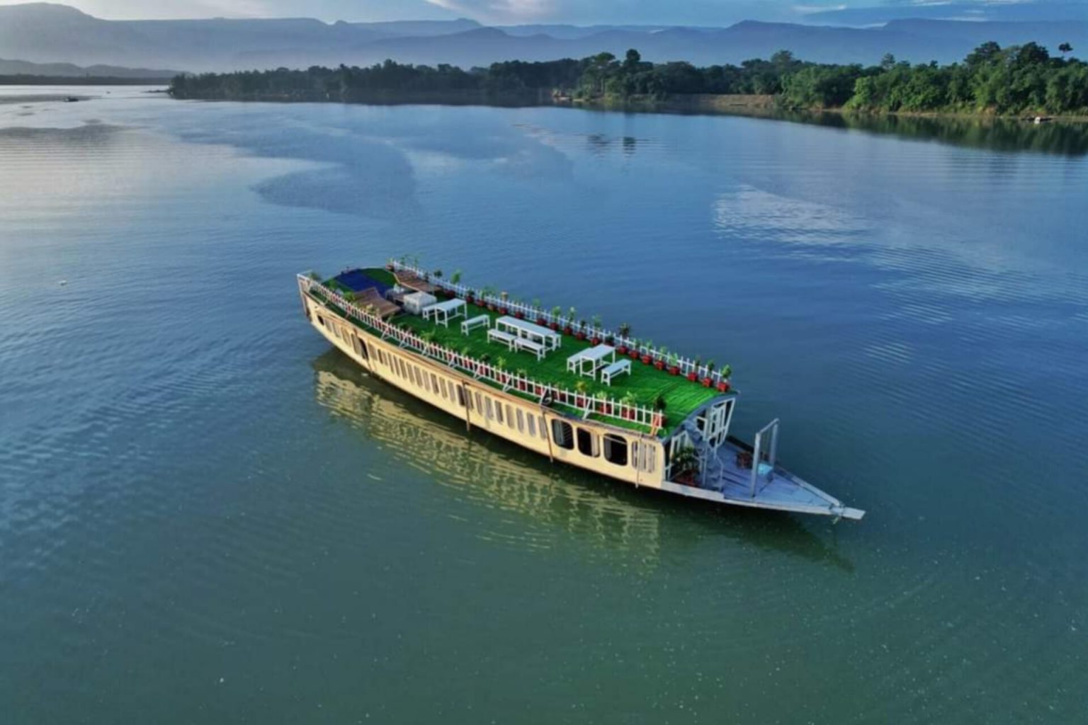 Monpura Houseboat