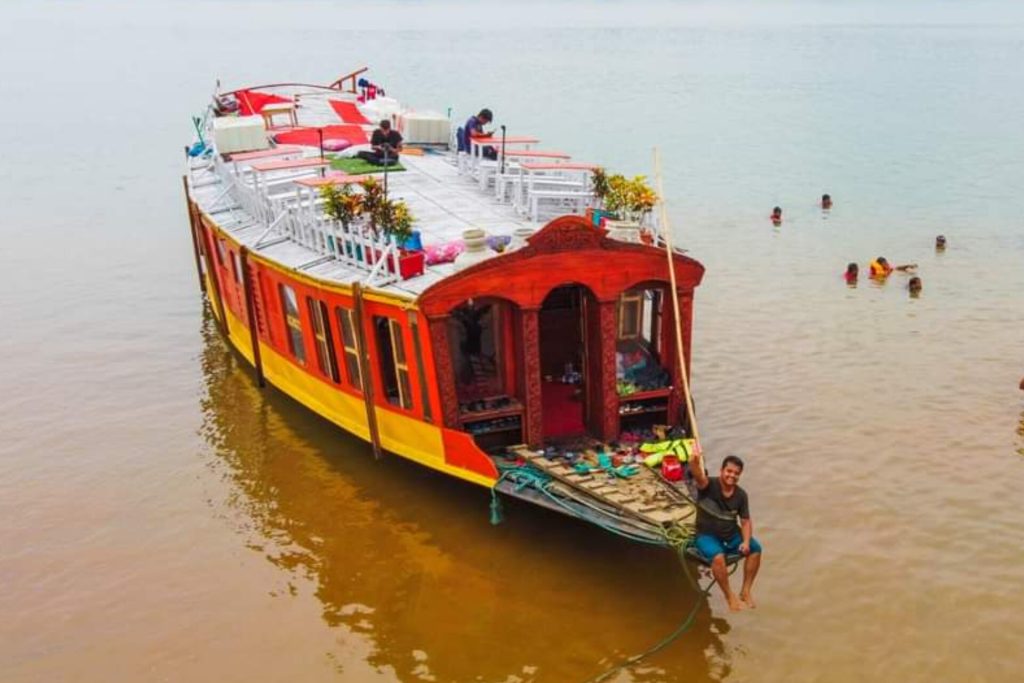 Batan Premium Houseboat